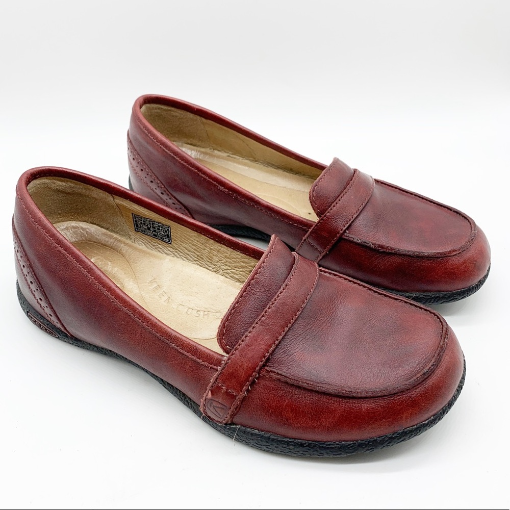 KEEN COMFORT LOAFERS SIZE 7.5
